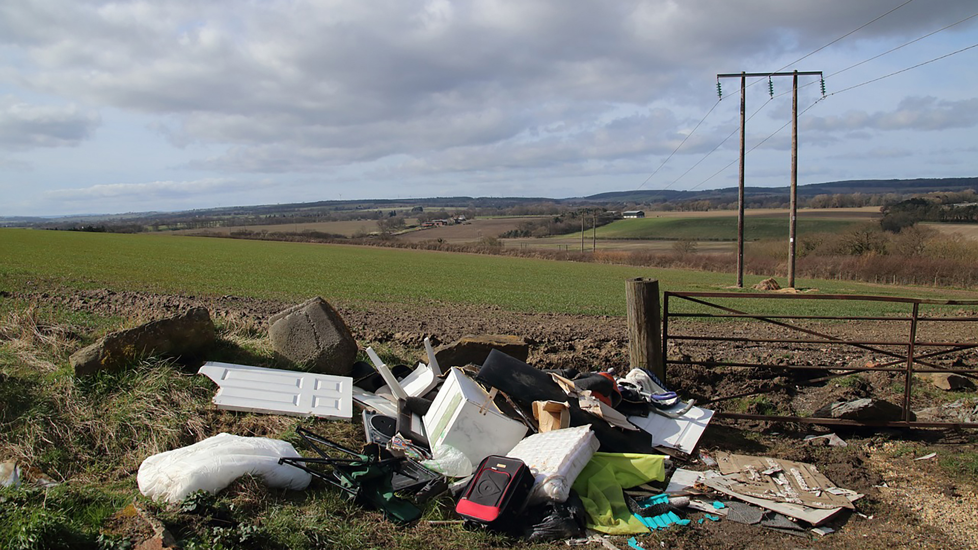 Fly Tipping G067480f86 1280